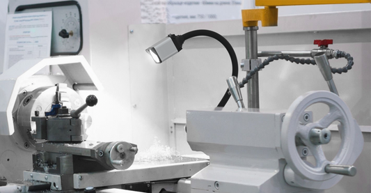 How to optimize the use of machine lamps to increase production efficiency?